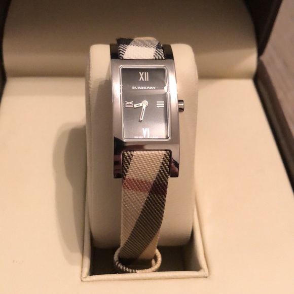 Authentic Burberry Check Band Women’s Watch - Picture 11 of 14
